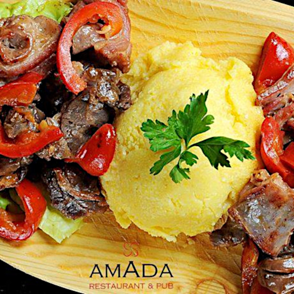 Pastramă de oaie, cu mămăliguță Pastramă de oaie, cu mămăliguță