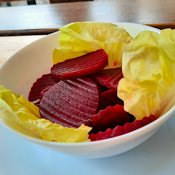 Salată de sfeclă roșie cu hrean